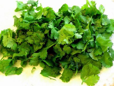 Která zelenina obsahuje více vitamínů?